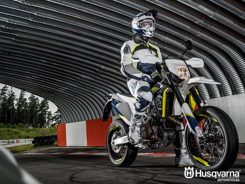 701sm16-wallpapers-4-3-02[1].jpg